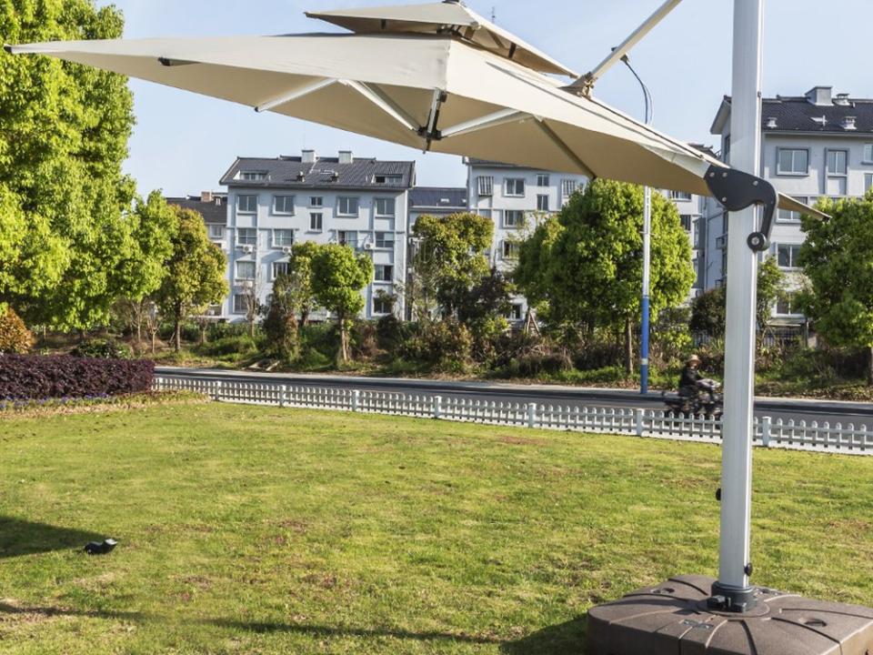 Outdoor sunshade umbrella