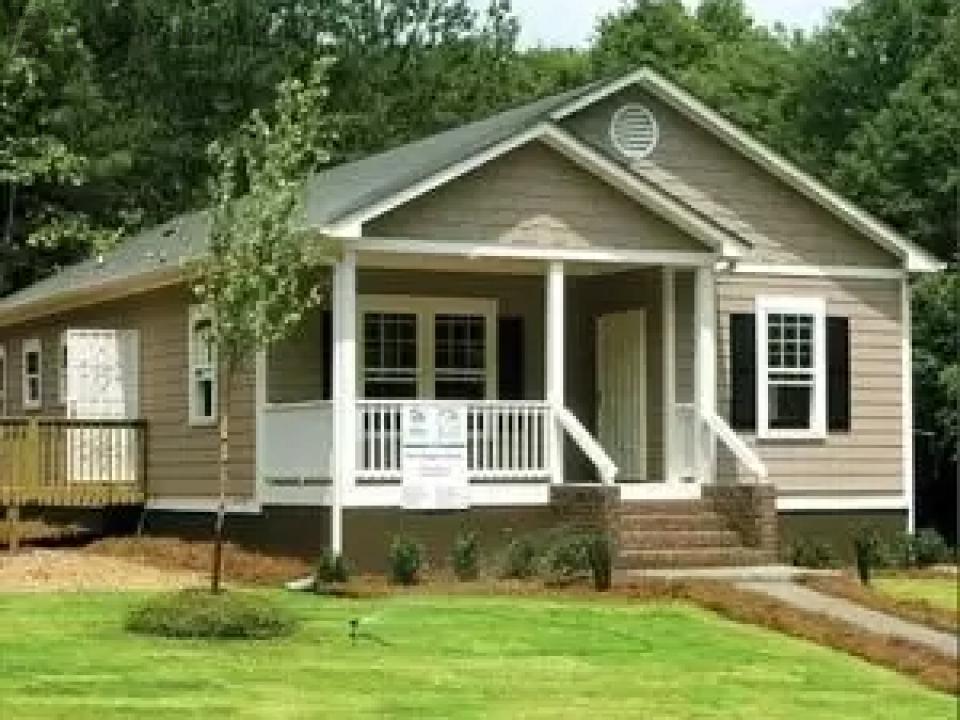 Europe standard Luxury New Prefabricated House Bungalow , Heat Insulation Prefab House Kits / Light Steel House
